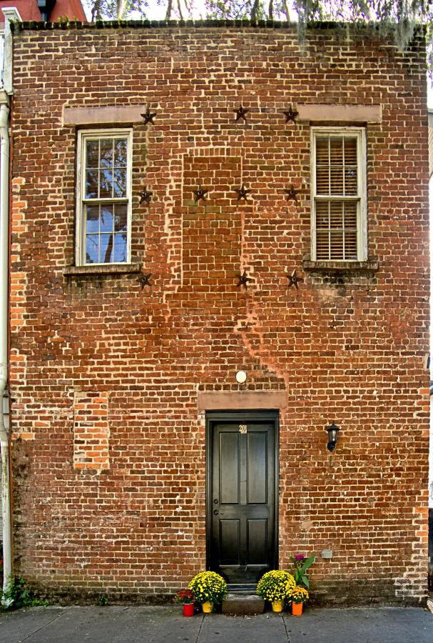 Comfy Carriage House Steps From The River Savannah Exterior foto